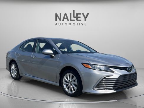 Used 2022 Toyota Camry LE image 8