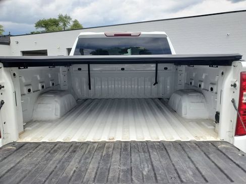 Used 2025 Chevrolet Silverado 1500 LT AWD/4WD image 30