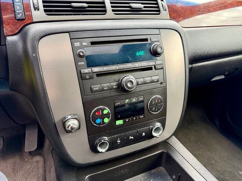 Used 2011 GMC Yukon SLT w/ SLT-2 Equipment Package AWD/4WD image 21