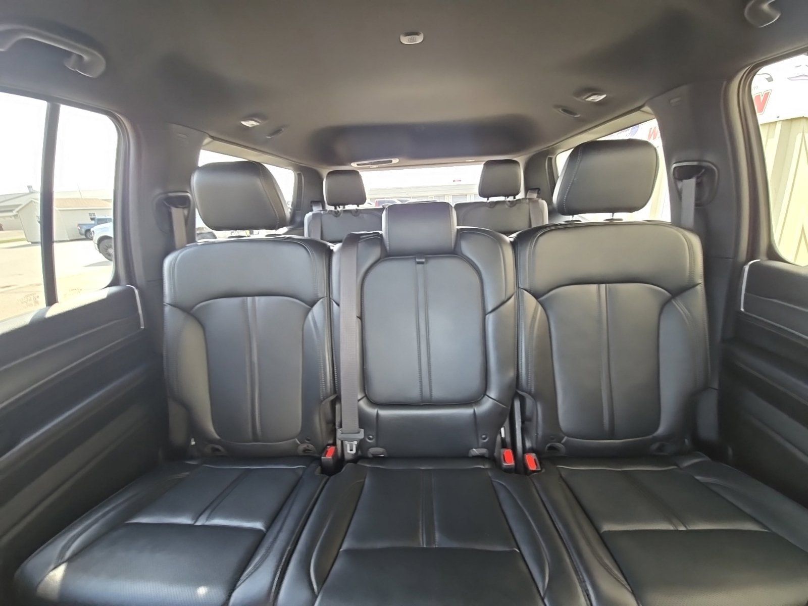 Used 2025 Jeep Wagoneer 4WD image 27