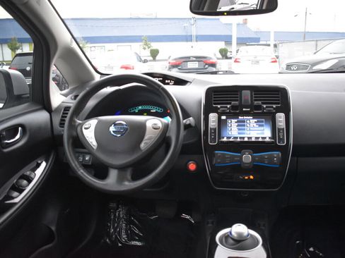 Used 2017 Nissan Leaf SL w/ Premium Package image 2