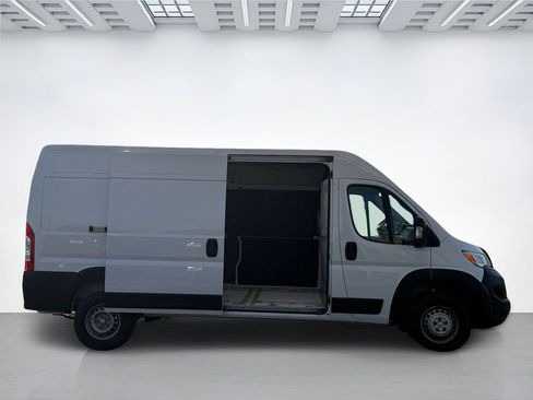 Used 2025 RAM ProMaster 3500 w/ Convenience Group FWD image 2