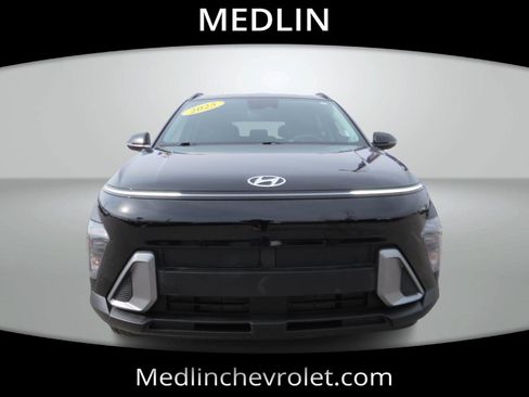 Used 2025 Hyundai Kona SEL image 3