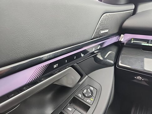 Used 2025 BMW i5 eDrive40i image 38