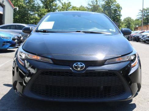 Used 2021 Toyota Corolla LE FWD image 2