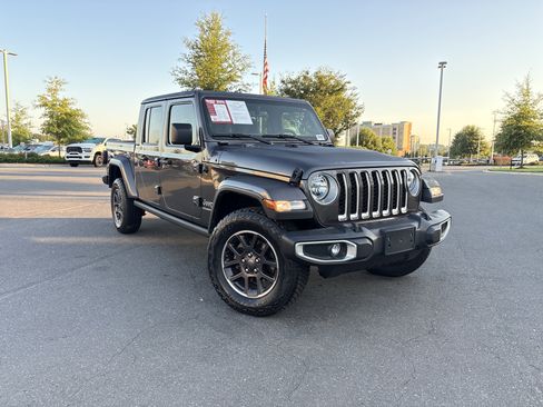 Used 2023 Jeep Gladiator Overland AWD/4WD image 2