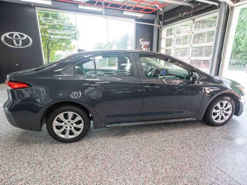Used 2025 Toyota Corolla LE FWD image 4