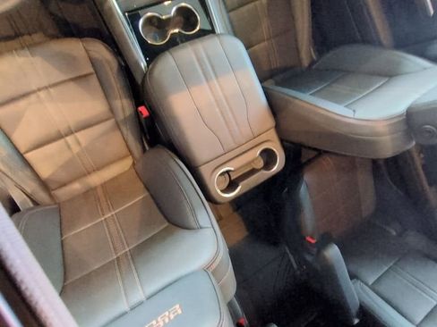 Used 2025 Chevrolet Tahoe High Country image 9