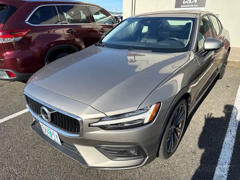 Used 2021 Volvo S60 T6 Momentum w/ Premium Package AWD/4WD image 1