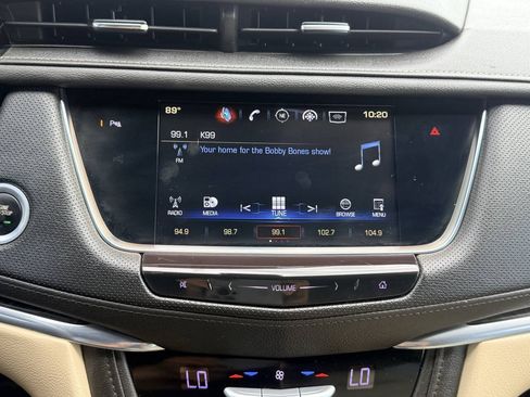 Used 2018 Cadillac XT5 FWD w/ LPO, Wheel Lock Package image 18