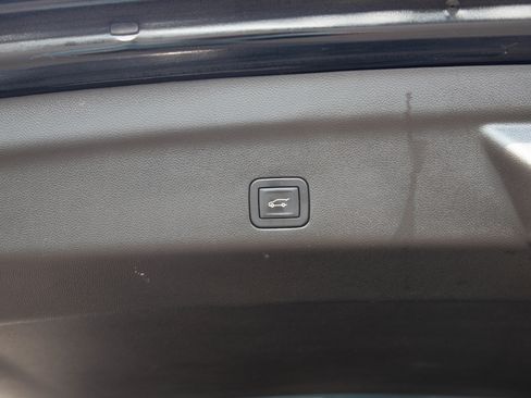 Used 2025 GMC Yukon XL AT4 w/ AT4 Premium Package AWD/4WD image 17