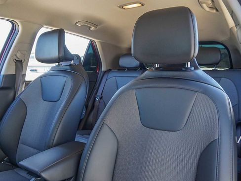 Certified 2025 Kia Niro EX image 11