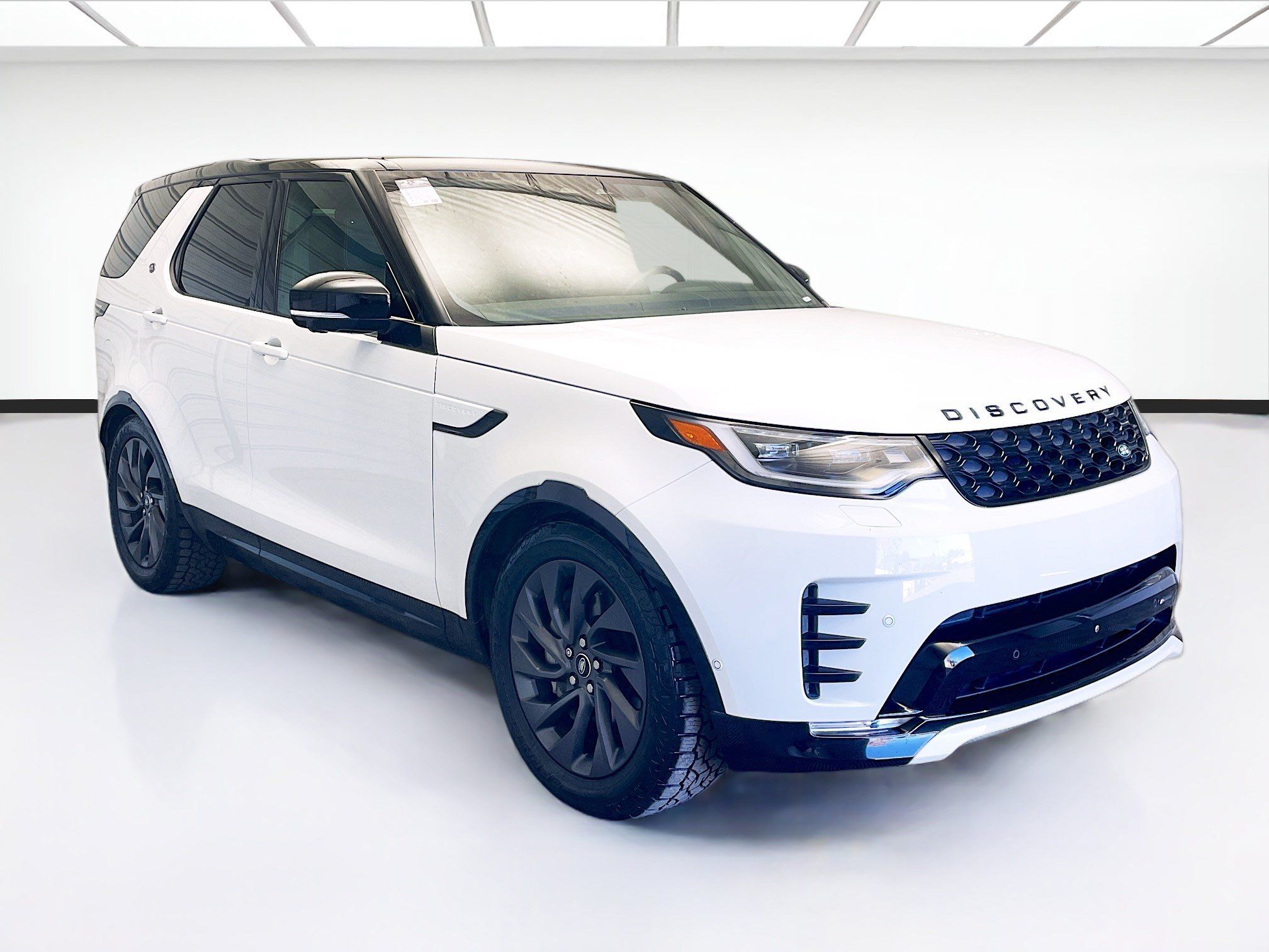 Used 2023 Land Rover Discovery S R-Dynamic AWD/4WD image 3