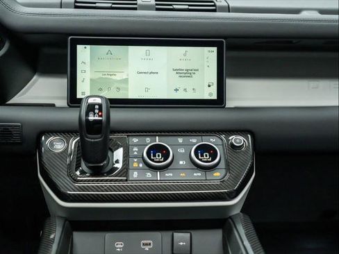 New 2024 Land Rover Defender 110 S image 30