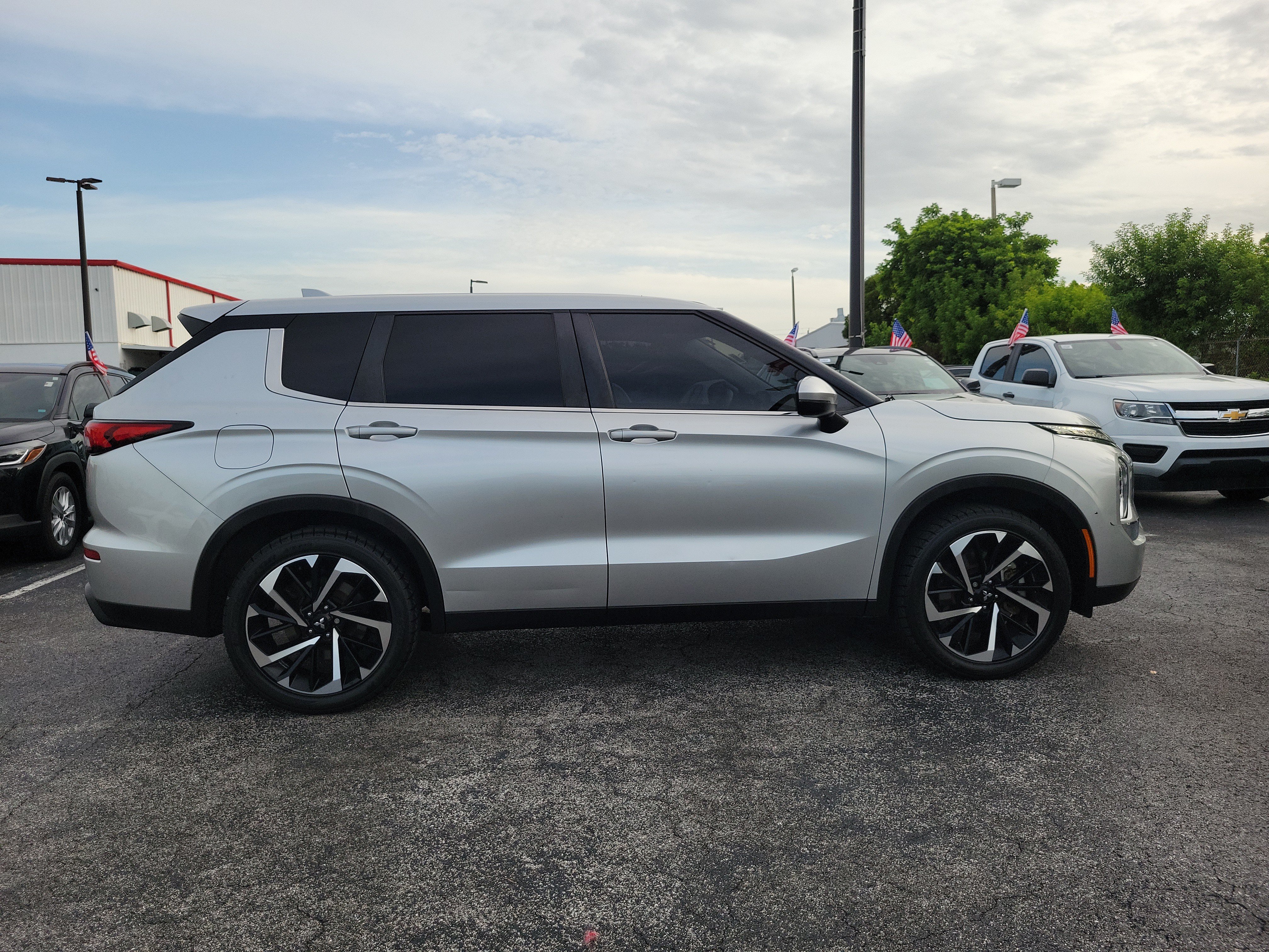 Used 2022 Mitsubishi Outlander ES FWD image 13