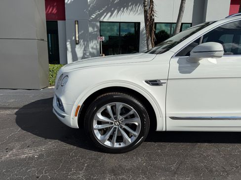 Used 2020 Bentley Bentayga image 13