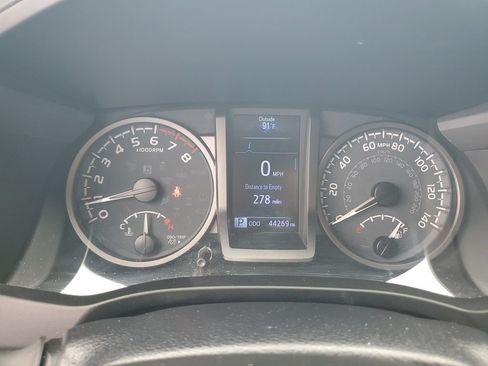 Used 2020 Toyota Tacoma TRD Sport AWD/4WD image 21
