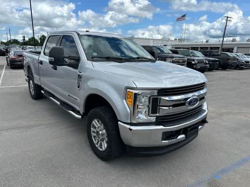 Used 2017 Ford F250 XLT AWD/4WD image 19