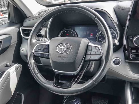 Used 2021 Toyota Highlander XLE image 14