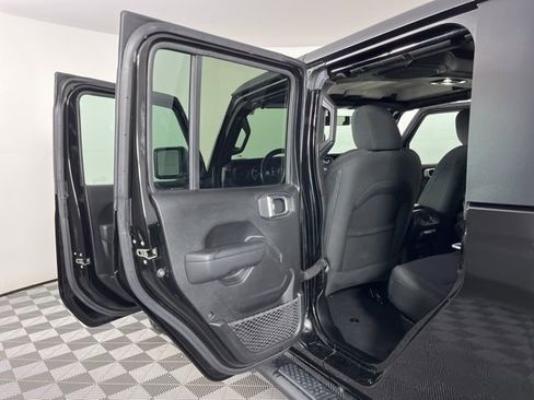 Used 2022 Jeep Gladiator Sport image 37