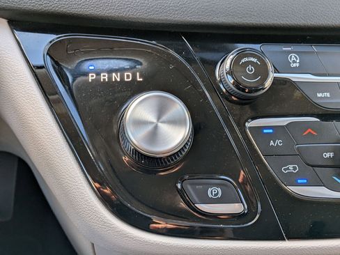 Used 2024 Chrysler Voyager LX image 25