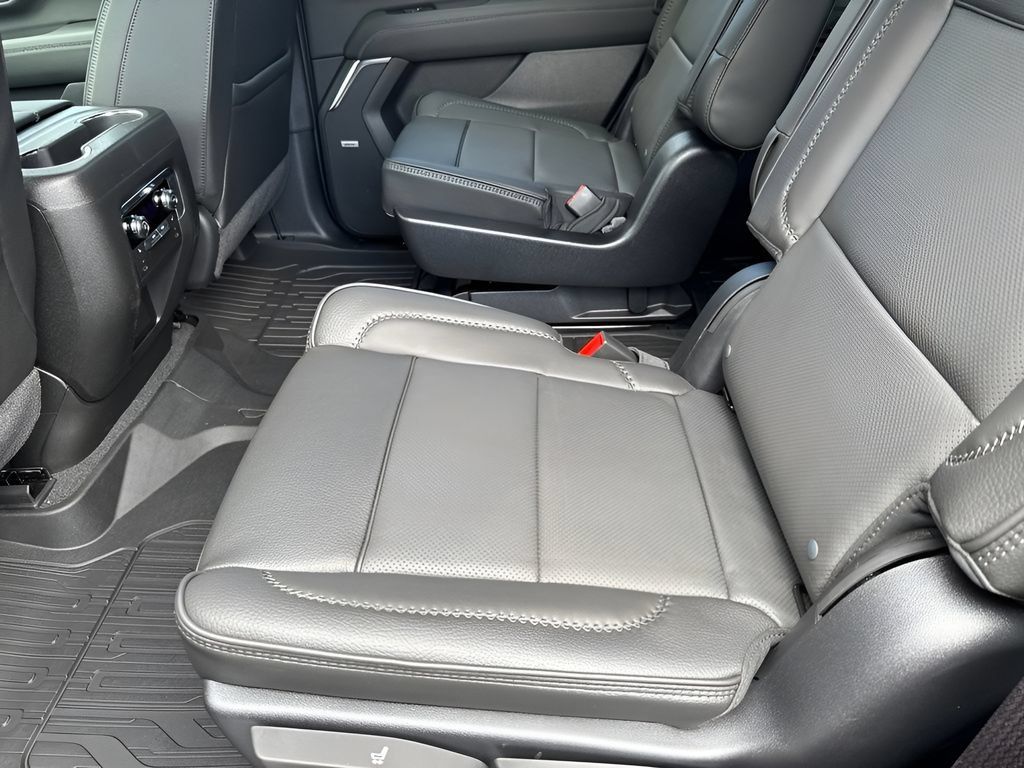 New 2026 GMC Yukon Denali w/ Sun & Power Step Package AWD/4WD image 22
