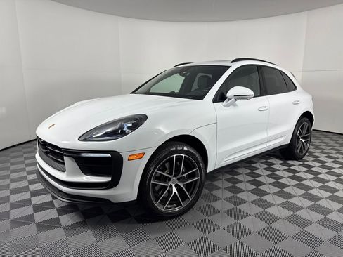 Certified 2025 Porsche Macan image 1