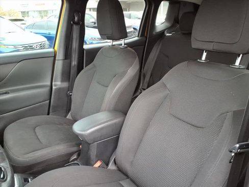 Used 2018 Jeep Renegade Altitude w/ Safety & Security Group image 9