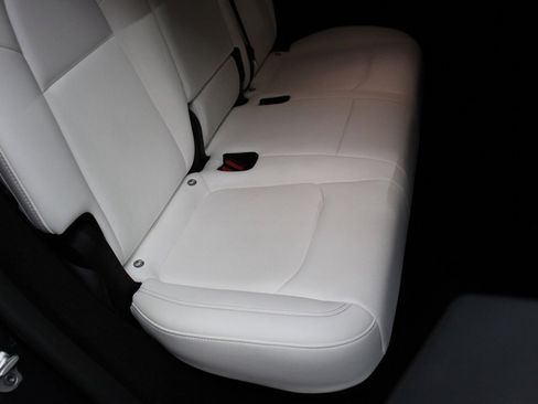 Used 2024 Tesla Model Y Long Range AWD/4WD image 38