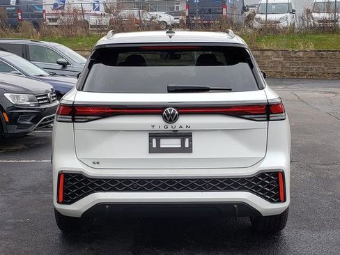 New 2026 Volkswagen Tiguan SE R-Line FWD image 4