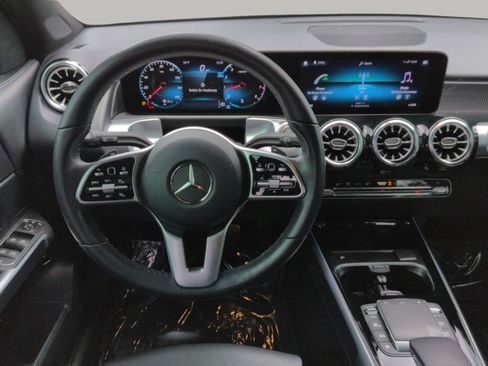Used 2022 Mercedes-Benz GLB 250 4MATIC image 21