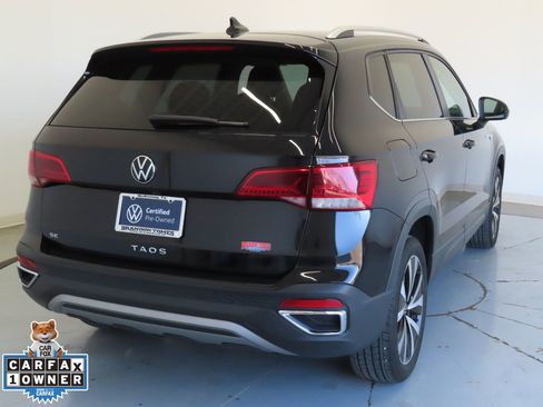 Certified 2024 Volkswagen Taos SE image 4