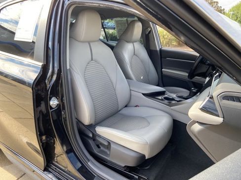 Used 2022 Toyota Camry SE FWD image 8