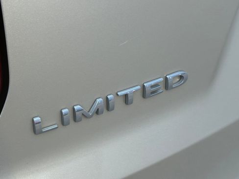 Used 2017 Ford Explorer Limited image 8