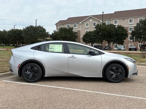 New 2026 Toyota Prius LE image 5