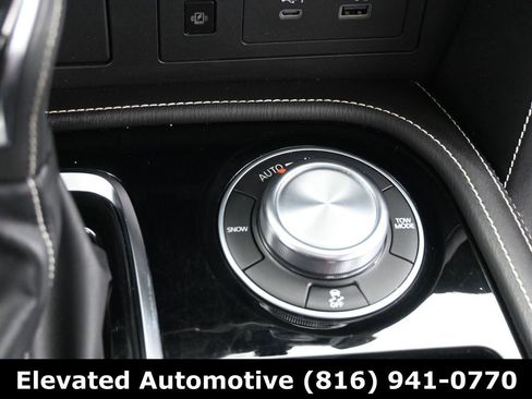 Used 2023 INFINITI QX80 Premium Select w/ All-Season Package image 26