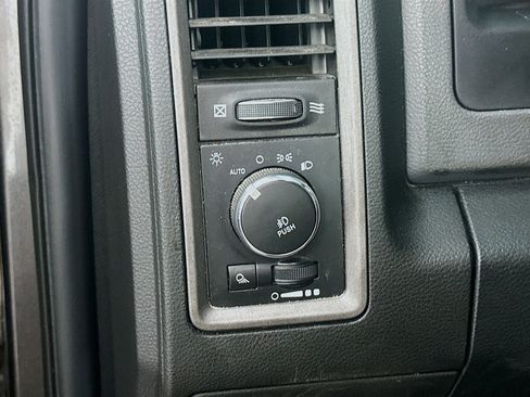 Used 2017 RAM 1500 Express image 16