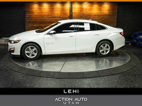 Used 2022 Chevrolet Malibu LS image 1