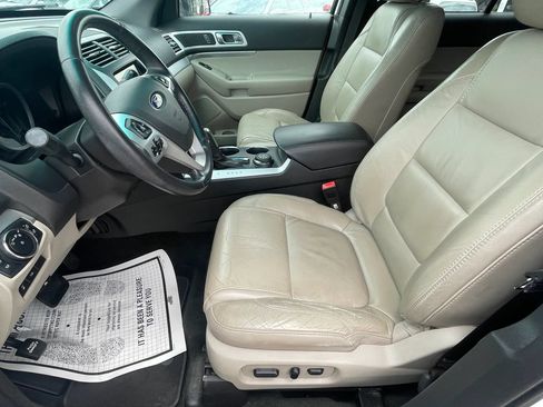 Used 2014 Ford Explorer XLT w/ Equipment Group 202A AWD/4WD image 21