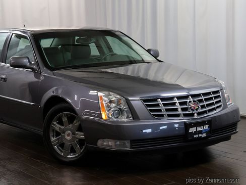 Used 2007 Cadillac DTS Luxury I w/ Trunk Convenience Package image 2