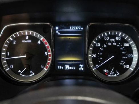 Used 2016 Nissan Titan SL AWD/4WD image 20