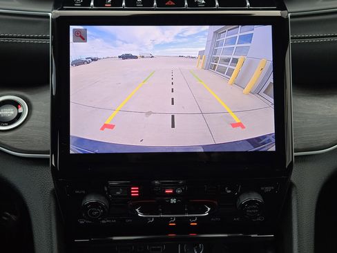 New 2025 Jeep Grand Cherokee Limited w/ Black Appearance Package image 15