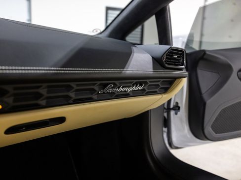 Used 2016 Lamborghini Huracan LP 610-4 image 42