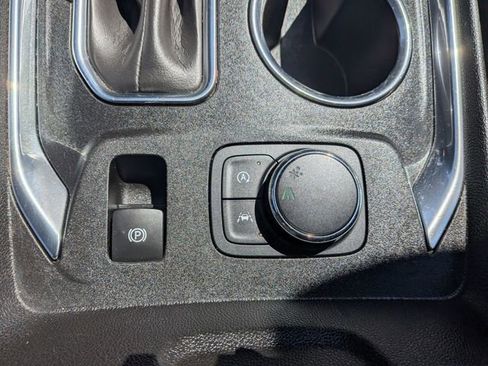 Used 2022 Chevrolet Traverse LT FWD image 17