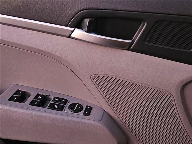 Used 2020 Hyundai Elantra SE FWD image 6
