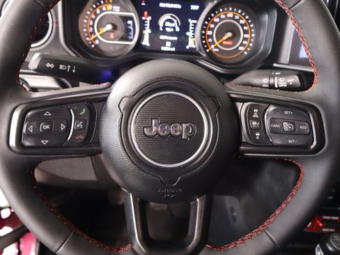 Used 2024 Jeep Gladiator Rubicon AWD/4WD image 3