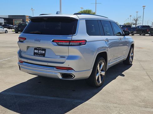 Used 2021 Jeep Grand Cherokee L Overland w/ Luxury Tech Group IV AWD/4WD image 3