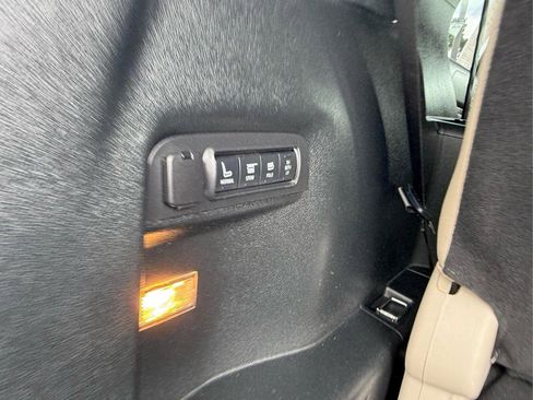 Used 2018 Ford Explorer Limited w/ Equipment Group 301A AWD/4WD image 8