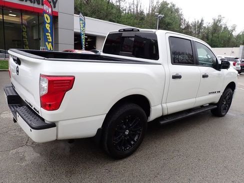 Used 2018 Nissan Titan SV w/ SV Convenience Package AWD/4WD image 4
