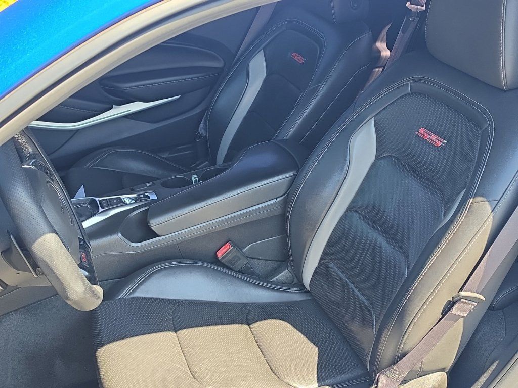 Used 2016 Chevrolet Camaro SS RWD image 11